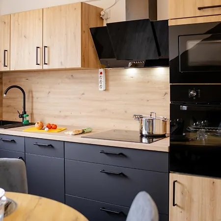 Immo-vision - Comfort Living Apartments, 8 Schlafzimmer דירה לברקוסן