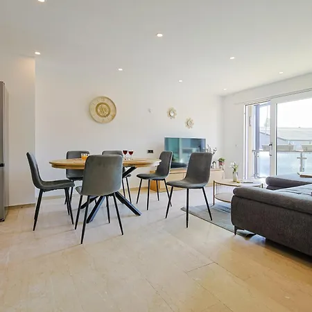 Immo-vision - Comfort Living Apartments, 8 Schlafzimmer דירה לברקוסן