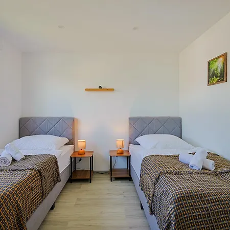 Immo-vision - Comfort Living Apartments, 8 Schlafzimmer *