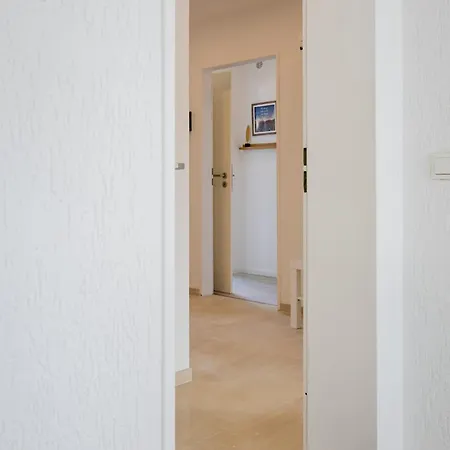 Immo-vision - Comfort Living Apartments, 8 Schlafzimmer דירה