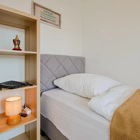 Immo-vision - Comfort Living Apartments, 8 Schlafzimmer דירה לברקוסן