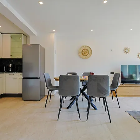 Immo-vision - Comfort Living Apartments, 8 Schlafzimmer Апартаменты Леверкузен